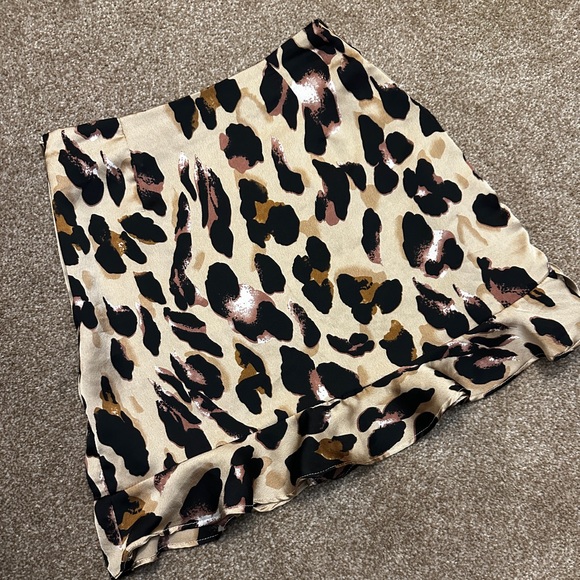 Missguided Petite US 0 Satin Leopard Print Ruched Frills Mini Skirt - Picture 3 of 8